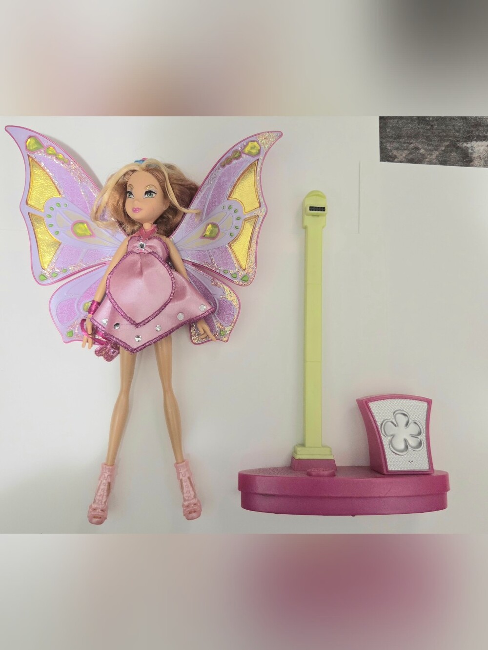 Winx Club Flora Sing And Sparkle Doll